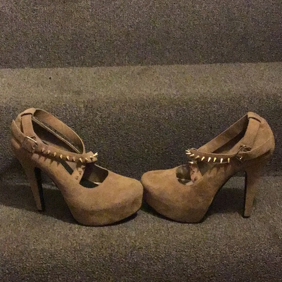 Tall heels beautiful and sexy - Picture 2 of 4